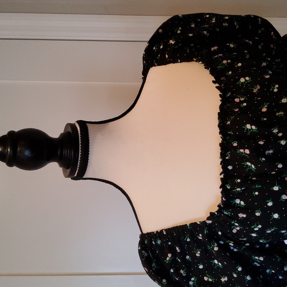 Divided Black Cropped Shoert sleeve top with square neckline size small - Picture 3 of 4